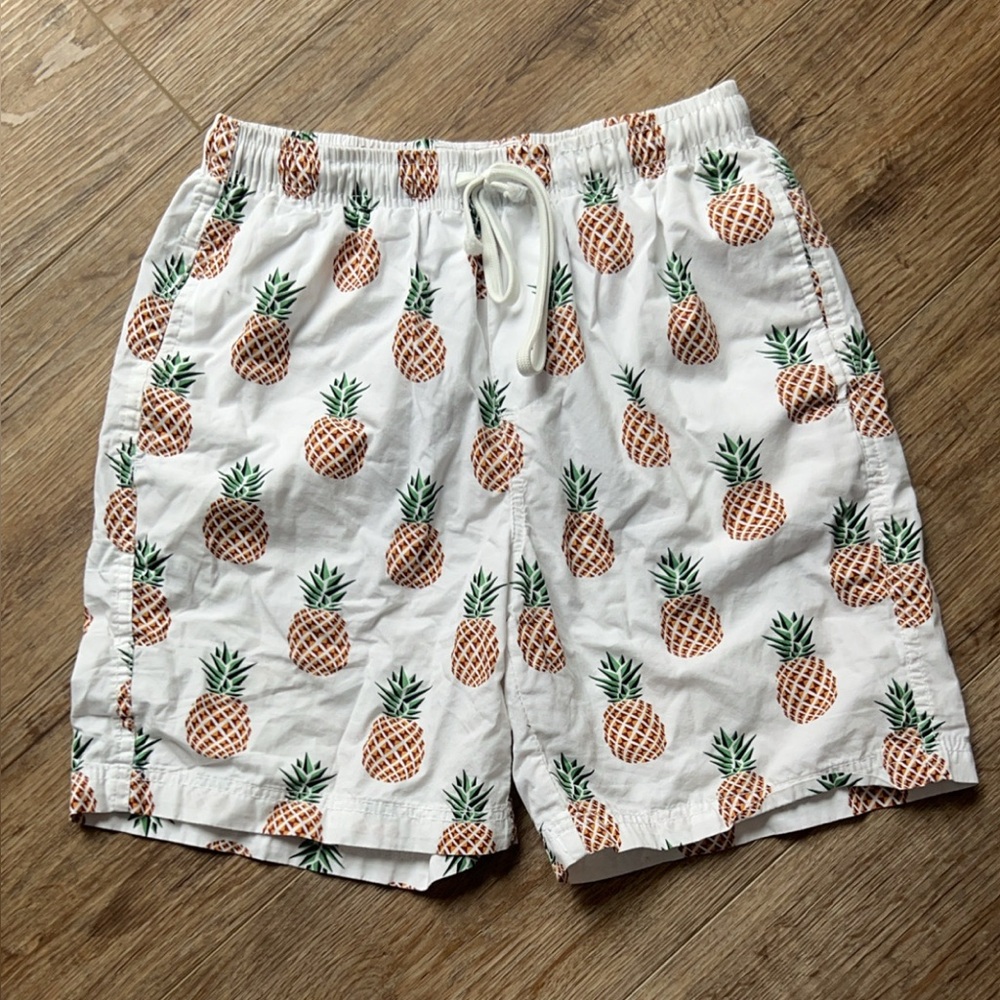 Free Planet White Pineapple Print Men's Shorts
